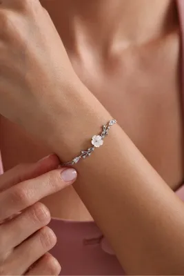 Nereze 925 Ayar Gümüş Rodyum Kaplama Bahar Işıltılı Manolya Çiçeği Bileklik