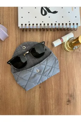 minyaturhayalim Mavimsi gri kapitone astarlı El emeğidir Gözlük kılıfı güneş gözlük kabı el yapımı astarlı telalıdır ölçü 17-9cm