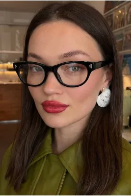 Eyesofia Larissa Siyah Çerçeveli Ultra Hafif Mavi Işık Filtreli Kadın Gözlüğü