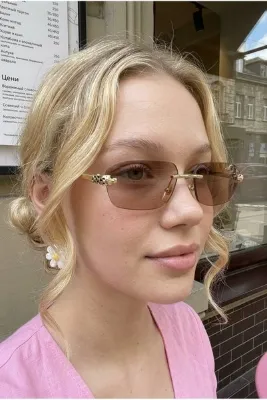 Eyesofia Sinemis Geometrik Kristal Gold Çerçeveli Ultra Hafif Uv400 Filtreli Pudra Nude Kadın Güneş Gözlüğü