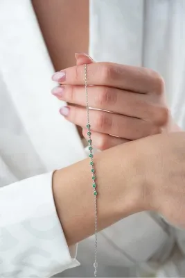 Nereze 925 Ayar Gümüş Rodyum Kaplama Minik Sıralı Yeşil Zirkon Taşlı Bileklik