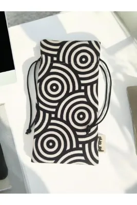 Pirene Hipnoz Bağcıklı Astarlı Gözlük Kılıfı Siyah Beyaz Geometrik Desenli