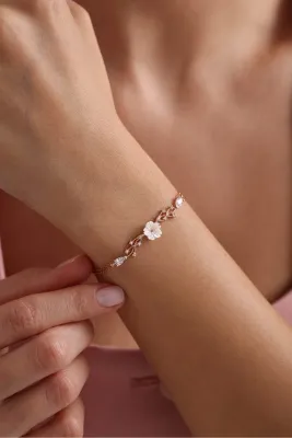 Nereze 925 Ayar Gümüş Rose Kaplama Bahar Işıltılı Manolya Çiçeği Bileklik