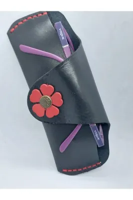 sorte store Hakiki Deri Siyah El Yapımı Kırmızı Kenar Dikişli Kırmızı Çiçek Monteli Kadın Gözlük Kılıfı