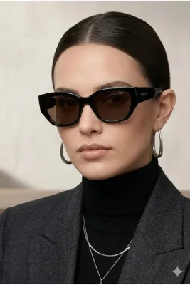 Vogue UV KORUMALI GÜNEŞ GÖZLÜĞÜ 53 EKARTMAN (V0 5586-S W44/87)