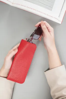 Leather Paper Kırmızı Deri Gözlük Kılıfı