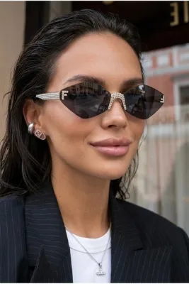 Eyesofia Livia Kristal Baklava Gümüş Metal Çerçevesiz Ultra Hafif Uv400 Filtreli Siyah Kadın Güneş Gözlüğü