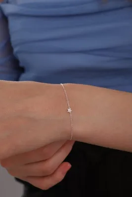 Bilsen Store Kadın 925 Ayar Gümüş Zincirli Mini Yıldız Bileklik