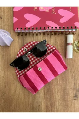 minyaturhayalim Kırmızı pembe çizgili desenli çıtçıtlıdır El emeğidir Gözlük kılıfı güneş gözlük kabı el yapımı astarlı telalıdır ölçü 17-9cm
