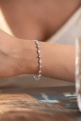 Nereze 925 Ayar Gümüş Rodyum Kaplama Sıralı Yıldız Model Bileklik