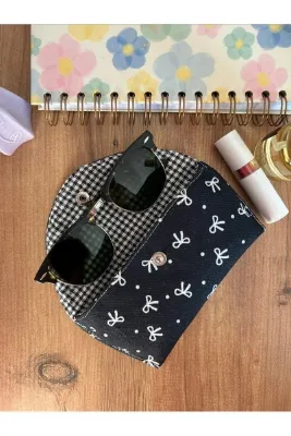 minyaturhayalim Siyah beyaz fiyonk desenli astarlı El emeğidir Gözlük kılıfı güneş gözlük kabı el yapımı astarlı telalıdır ölçü 17-9cm