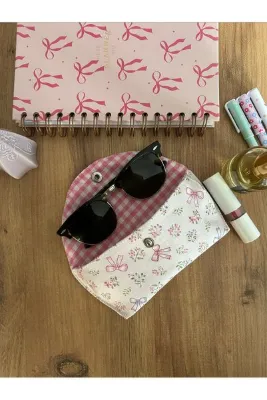 minyaturhayalim Açık pembe fiyonk çiçek desenli astarlı El emeğidir Gözlük kılıfı güneş gözlük kabı el yapımı astarlı telalıdır ölçü 17-9cm