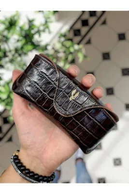 VİSSO 888 Kişiye Özel İsim Baskılı Hakiki Dana Derisi İçi Kadife Çıtçıtlı Kilit Kapak Hakiki Deri Gözlük Kılıfı - Çanta Unisex KAHVE CROCO RENK