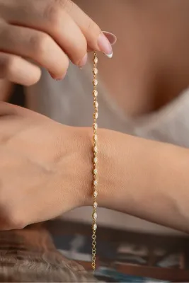 Nereze 925 Ayar Gümüş Gold Kaplama Sıralı Mekik Taşlı Bileklik